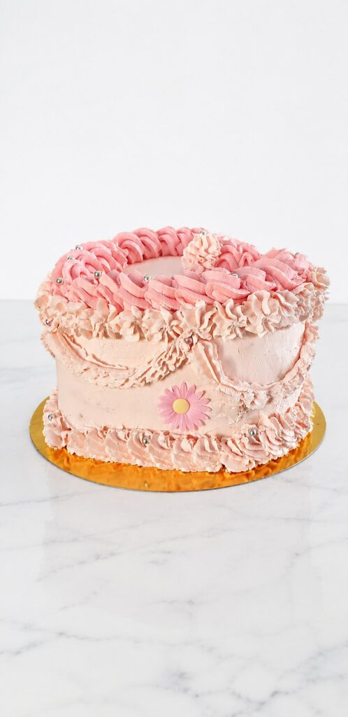 Cake design rose à la décoration vintage