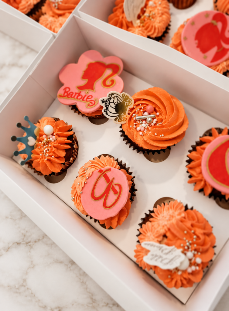Cupcakes personnalisés Barbie aux décors roses et orange
