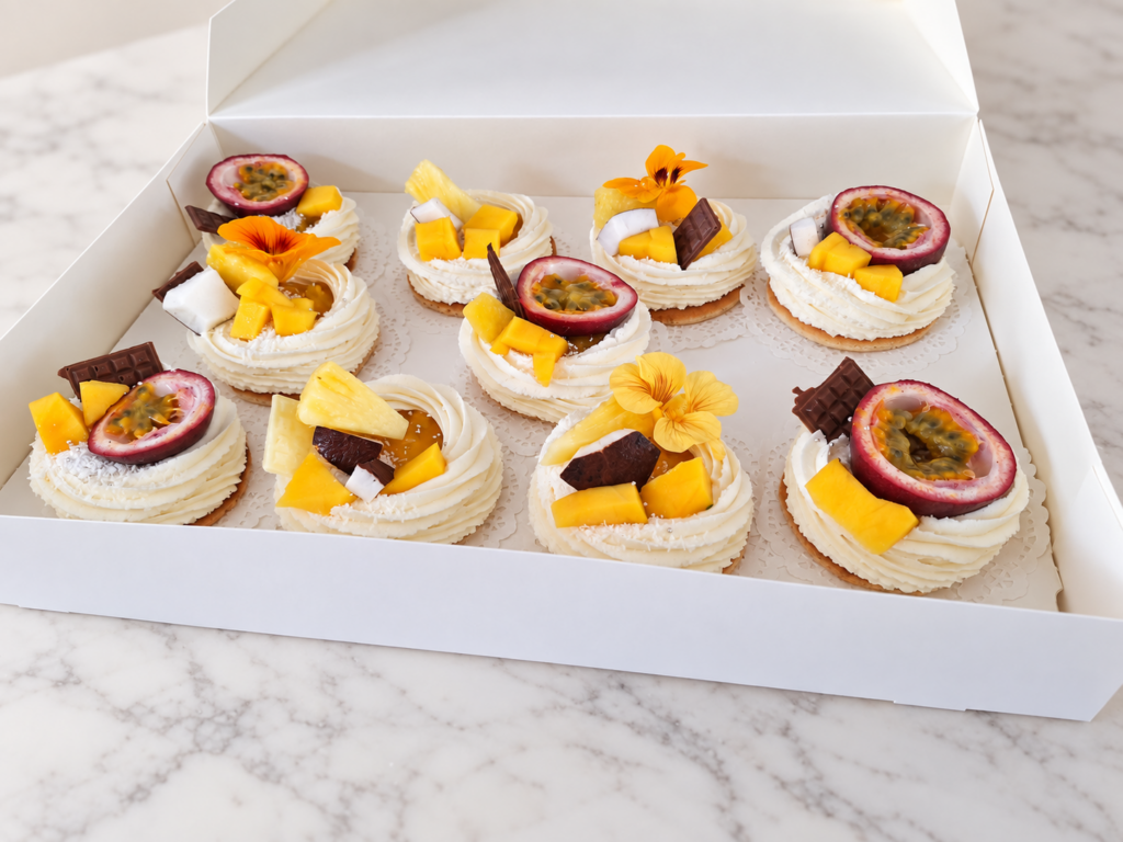 Petits gâteaux tropicaux à la mangue, passion et noix de coco